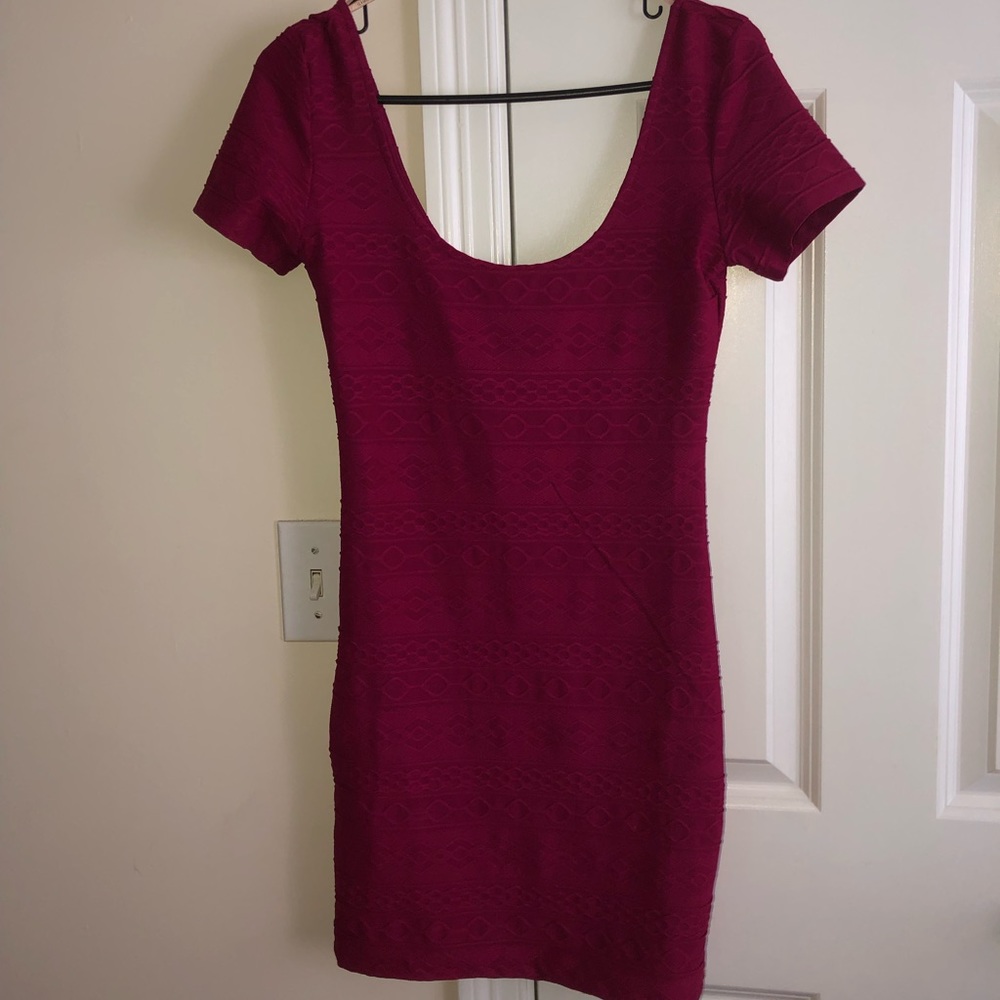 Magenta body con dress with textured pattern